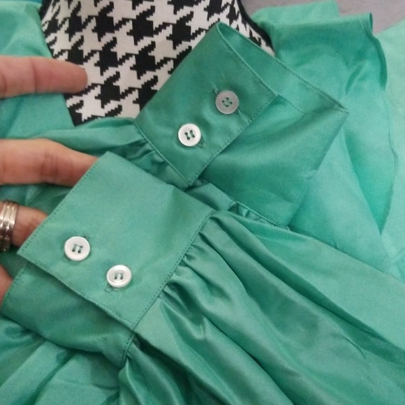 Gorgeous VTG Ruffled Silk Blouse - Picture 7 of 8